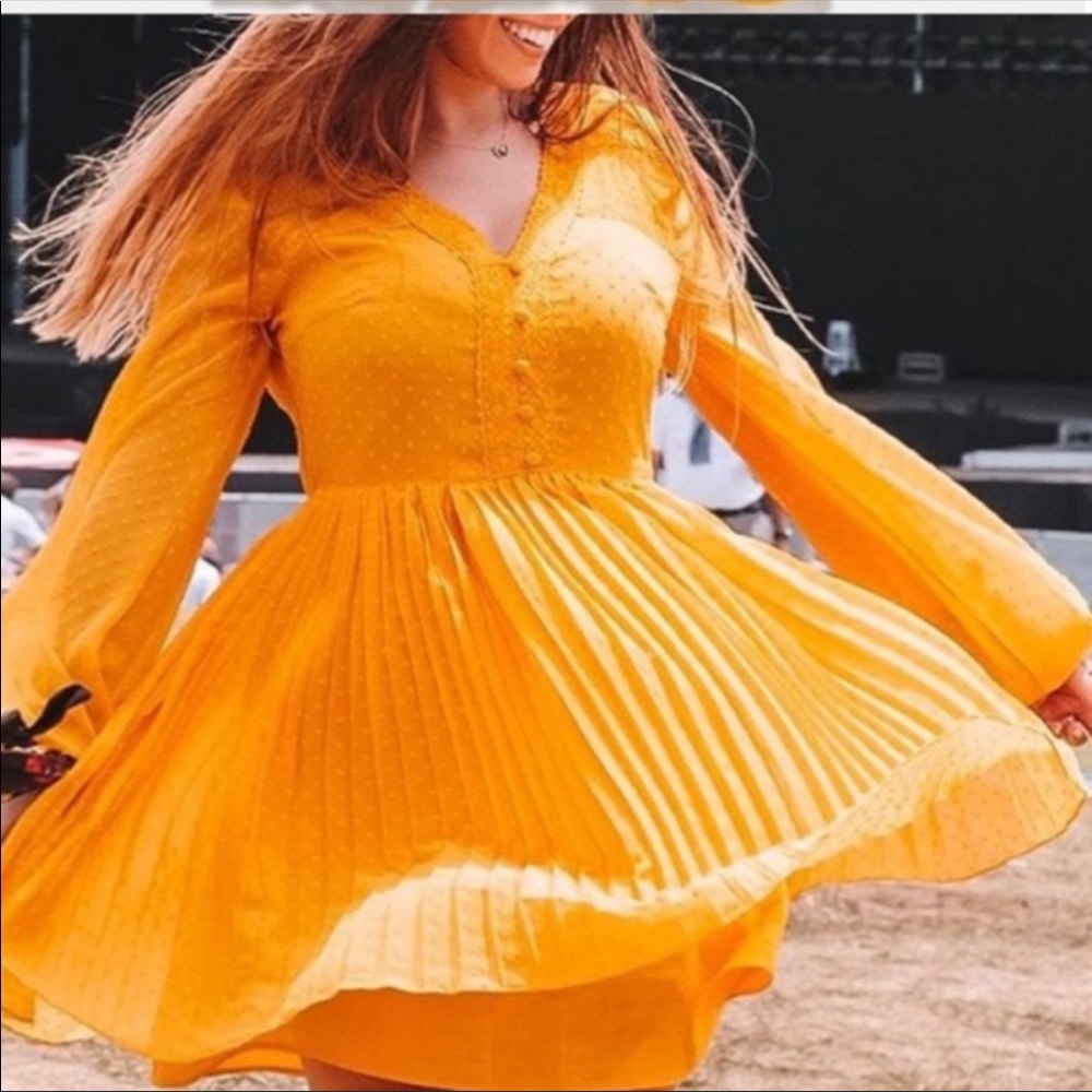 NWT Yellow pleated embroidered dress — Zara